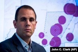 Brad Parks, izvršni direktor istraživačkog laboratorija AidData, zalaže se za portret Williama i Marije u Williamsburgu, 16. maja 2023.