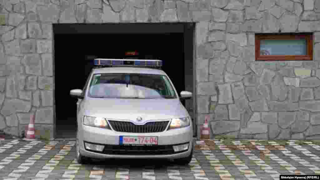 &ldquo;Për këtë [pronësinë] nuk ka asnjë dyshim. Pse dikush ka investuar jashtëligshëm, mendoj qe është mësim për të gjithë ata, që dëshirojnë të investojnë jashtëligjshëm, se nuk mund ta bëjnë një gjë të tillë", ka deklaruar të mërkurën ministri i Punëve të Brendshme të Kosovës, Xhelal Sveçla.&nbsp;