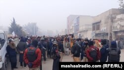 په بنو کې پولیسو د قانون ۱۴۴مې دفعې له مخې د پي ټي اېم د فعالانو او پلویانو مخه نیولې ده - د جنورۍ ۱۴مې انځور.