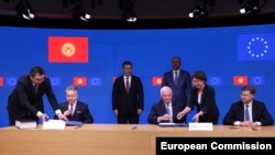 Келишимге кол коюу учуру. 