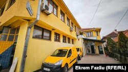 Posta në Graçanicë ku serbët i merrnin në dinarë pagesat nga Serbia. 