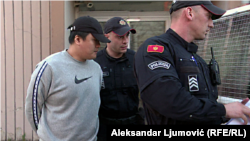 Do Kvon u pratnji crnogorske policije napušta zgradu Osnovnog suda u Podgorici dan nakon hapšenja, 24. mart 2023.