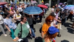 Striking Romanian Teachers Hold Mass Demonstrations Over Poor Pay
