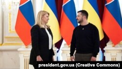 Президент України Володимир Зеленський і президент Словаччини Зузана Чапутова. Київ, 28 квітня 2023 року