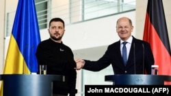 Президент України Володимир Зеленський і канцлер Німеччини Олаф Шольц (праворуч). Берлін, 14 травня 2023 року 