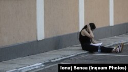 Elevii care au susținut simularea de la Evaluarea Națională 2024 au stat în clasă pentru a asista la scanarea lucrării și urcarea ei într-o platformă electronică. La fel se va întâmpla și la examenele din vară.