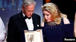 Майкл Дуглас и Катрин Денев на открытии фестиваля