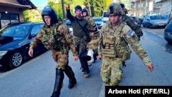 Ushtarë të lënduar të KFOR-it në Zveçan
