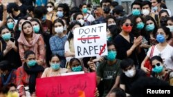 په پاکستان کې په تېرو کلونو کې پر ماشومانو او ښځو د جنسي تشدد پرضد پراخې مظاهرې شوې دي - پخوانی انځور. 