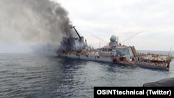 Російський крейсер «Москва» після влучення в нього українських ракет «Нептун» у Чорному морі, 13 квітня 2022 року