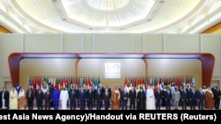 Эр-Риядга чогулган араб жана мусулман өлкөлөрүнүн лидерлери. 11-ноябрь, 2023-жыл.