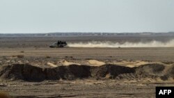 له پاکستانه يو ګاډی په سرحدي سيمه کې ايران ته روان دی - انځور له ارشیفه 