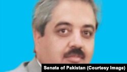 هدایت‌الله خان د خیبر پښتونخوا د پخواني والي شوکت‌الله خان ورور، له ۲۰۱۲م کاله تر ۲۰۲۴م پورې د پاکستان د سنا غړی و.