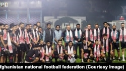 اعضای تیم ملی فوتبال افغانستان که در رقابت های هند اشتراک کرده اند . ( تصویر از صفحه رسمی فدراسیون فوتبال افغانستان) 
