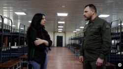 Міністр внутрішніх справ Ігор Клименко під час розмови з Радіо Свобода на одному з полігонів Національної Гвардії України