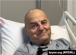 Едем Бекіров у лікарні Стамбула, зима 2024 року.