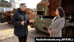 Швейцарець Джона Нейдхарт під час інтерв'ю у Києві