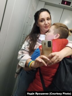 Надія Ярошенко з сином Ростиславом