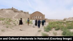 آرشیف - شماری از سیاحان در ولایت هلمند