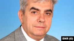 În prezent viceguvernator al BNR, Eugen Nicolăescu îndeplinea funcția de ministru al Sănătății în 2008, când a început prima campanie de vaccinare împotriva HPV.