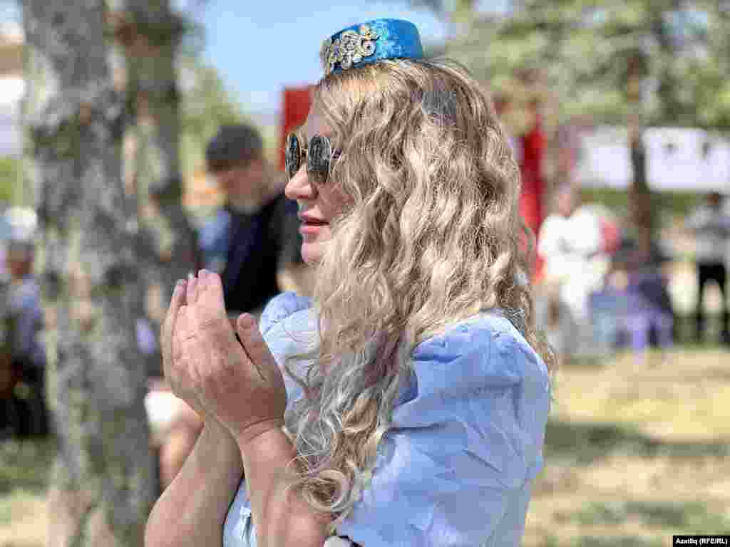 Бәйрәм ата-бабалар рухына дога кылу белән башла.