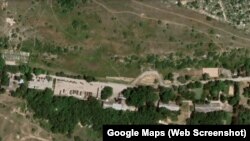 Yuharina balkasındaki arbiy bölük, Google uydu haritasınıñ ekran resmi