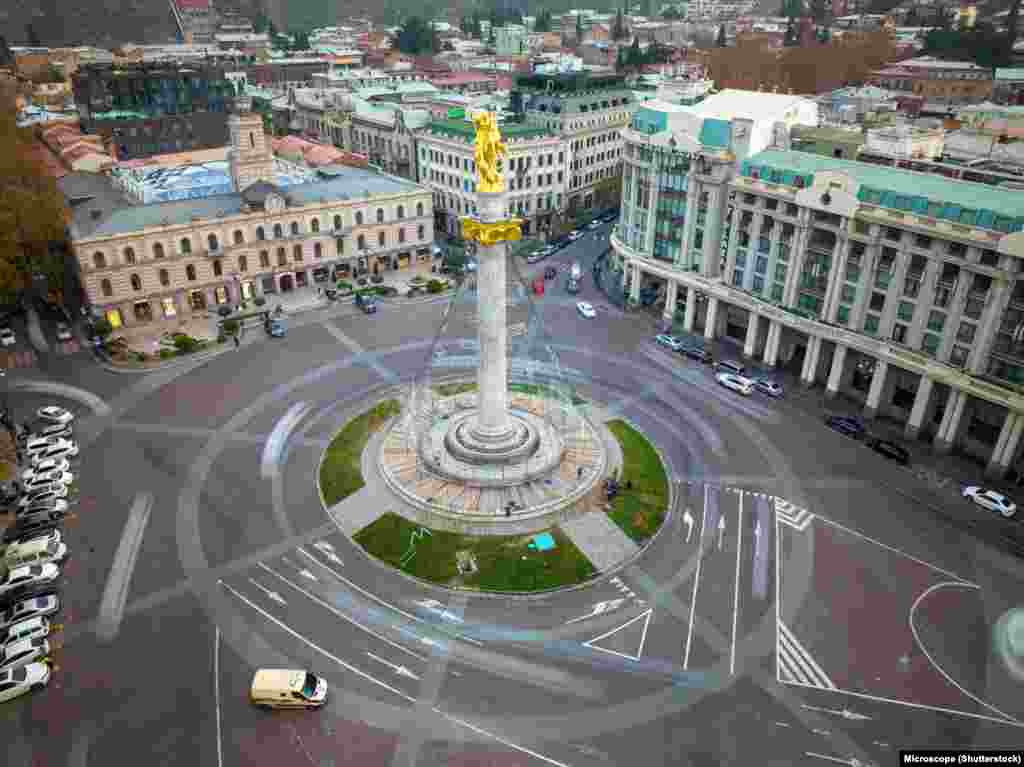 წმინდა გიორგი ძეგლი თბილისში 2006 წელს მიხეილ სააკაშვილის ინიციატივით დაიდგა.