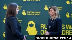 Перша леді України Олена Зеленська (праворуч) у Ризі на міжнародній конференції «Війна Росії проти дітей», присвяченій поверненню українських дітей