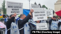 Protestul sindicatelor din învățământ organizat în 10 mai 2023 în București a reprezentat preliminariile acțiunilor preconizate de cele trei federații, Alma Mater, Spiru Haret și FSLI: grevă de avertisment în 17 mai între orele 11-13 și grevă generală în 22 mai. 