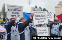 Sindicaliștii din învățământ au protestat, pe 10 mai, la sediul Parlamentului. Camera Deputaților adopta în acea zi Legile Educației, ajunse acum la Senat.