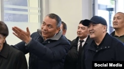 Former Kyrgyz Prime Minister Omurbek Babanov (left) and Kamchybek Tashiev (file photo)