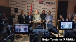 Igor Simiq nga Lsita serbe gjatë konferencës me gazetarë më 19 maj.