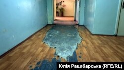 У невідремонтованій частині закладу