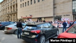 Sacoșele de la Sapoca au fost introduse chiar în timpul unui protest de la care transmiteau toate televiziunile de știri.