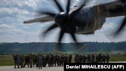  У НАТО кажуть, що про ці плани Вашингтон повідомив заздалегідь, що коригування військової присутності США «не є чимось незвичайним»