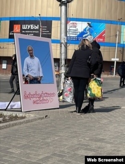 Донецьк, дзеркало з Путіним. Кадр з місцевого пабліка