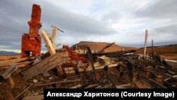 Rămășițele unuia dintre lagăre, situat la aproximativ 15 kilometri de Norilsk, unde deținuții trăiau și mureau în timp ce exploatau șisturi argiloase. Acesta a fost distrus prin explozii când lagărul a fost închis.