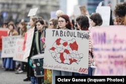 Activistele pentru drepturile femeile au cerut ca avortul la cerere să fie decontat ca serviciu medical din bugetul public de sănătate.