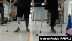 Реабілітаційний центр Superhumans . Прикордонники Андрій Родін і Олександр Вознюк внаслідок поранення втратили ноги