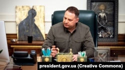 Андрій Єрмак був головою Офісу президента України з 11 лютого 2020 року до 28 листопада 2025 року, на фото: він на Банковій у лютому 2024 року 