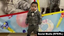 Алихан Кубатбеков үй-бүлөдө үчүнчү бала эле. Анын беш жана үч жашар эки эжеси бар.