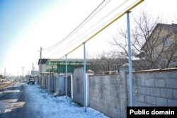 Бишкектеги жаңы конуштардын бириндеги газ түтүктөрү.