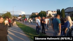 Nakon pola sata okupljeni su se razišli