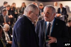 რუსი ოპოზიციონერი პოლიტიკოსები მიხაილ ხოდორკოვსკი და გარი კასპაროვი მიუნხენში უსაფრთხოების საერთაშორისო კონფერენციაზე. 2023 წლის თებერვალი