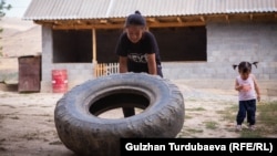 Арууке Акибаева тренируется. Село Каба, Базар-Коргонский район. 