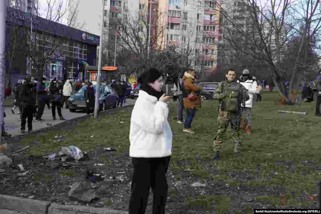 КИЇВ &ndash; Під час атаки була пошкоджена будівля станції метро &laquo;Лук'янівська&raquo;. На деякий час рух цією станцією було призупинено