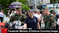 Ministrul Apărării, Anatolie Nosatîi, în Piața Marii Adunări Naționale din Chișinău de Ziua Europei, 9 mai 2024.