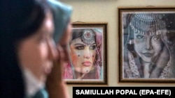 بسیاری از دولت‌ها و نیز سازمان‌های بین‌المللی از طالبان در این مدت خواسته‌اند که محدودیت‌های وضع شده علیه زنان را از میان بر دارند.