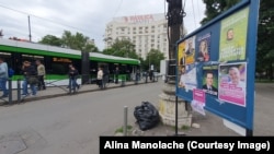 Panoul cu afișele electorale ale candidaților la Primăria Capitalei și Primăria Sectorului 4. Piața Unirii, București