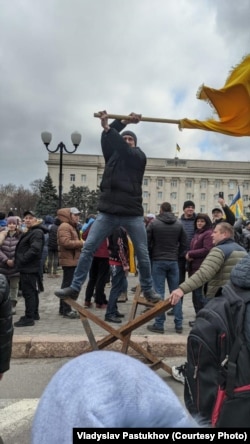 Владислав Пастухов з українським стягом